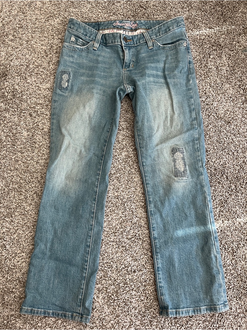 American Eagle Vintage Light Wash Distressed Capri Pants